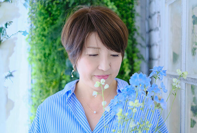 部分ウィッグを着けた女性