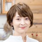 スミキルのウィッグを着けた女性