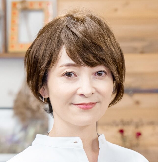 スミキルのウィッグを着けた女性