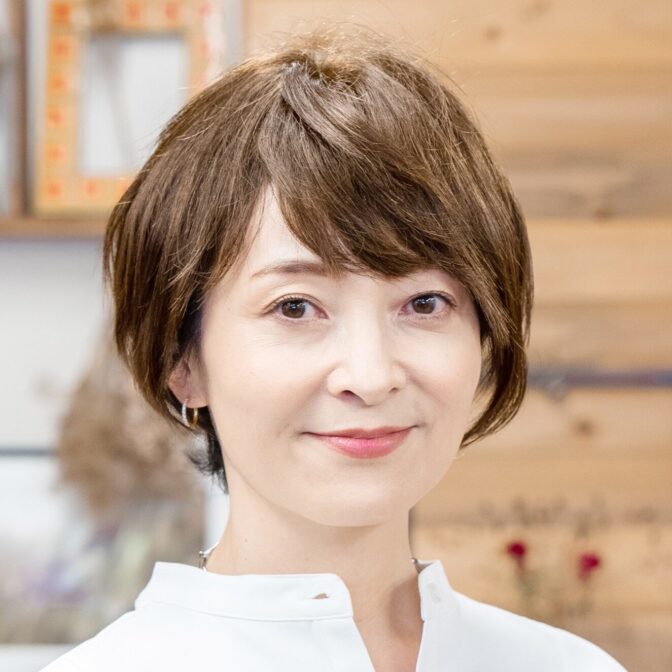 スミキルのウィッグを着けた女性